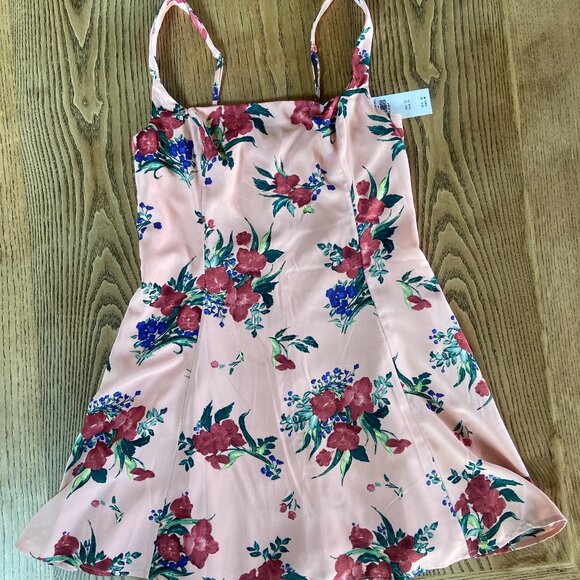 NWT Abercrombie & Fitch Fit & Flare Mini Dress - Pink Floral - Medium Petite - Picture 1 of 4